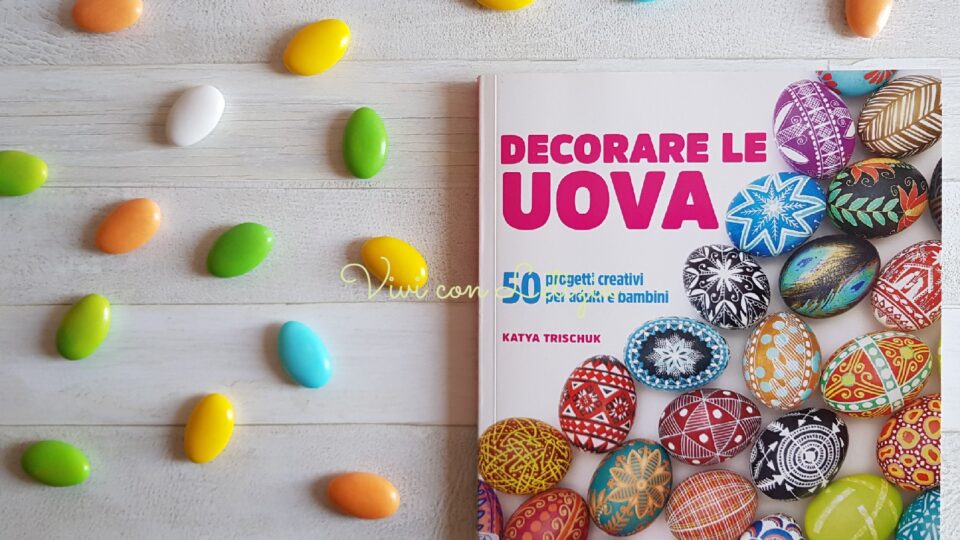 libro "decorare le uova" steso su un tavolo con intorno dei confetti colorati